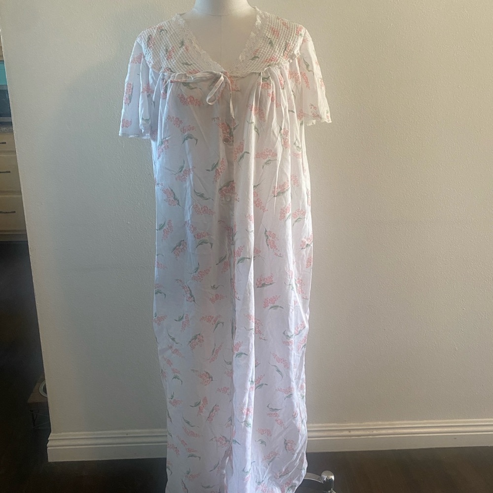 Vintage 1970s JCPenney White Pink Floral Granny Nightgown Robe Oversized Mumu M